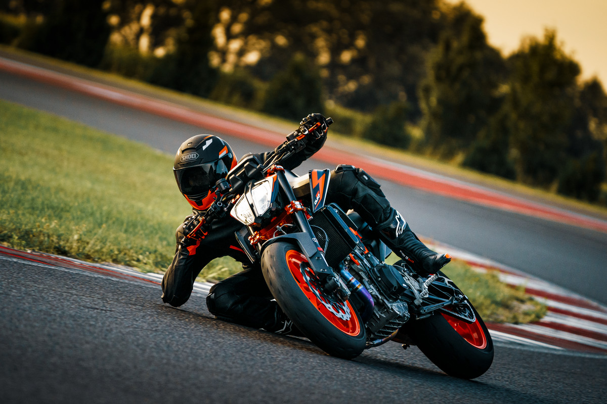 Launch KTM 890 DUKE R