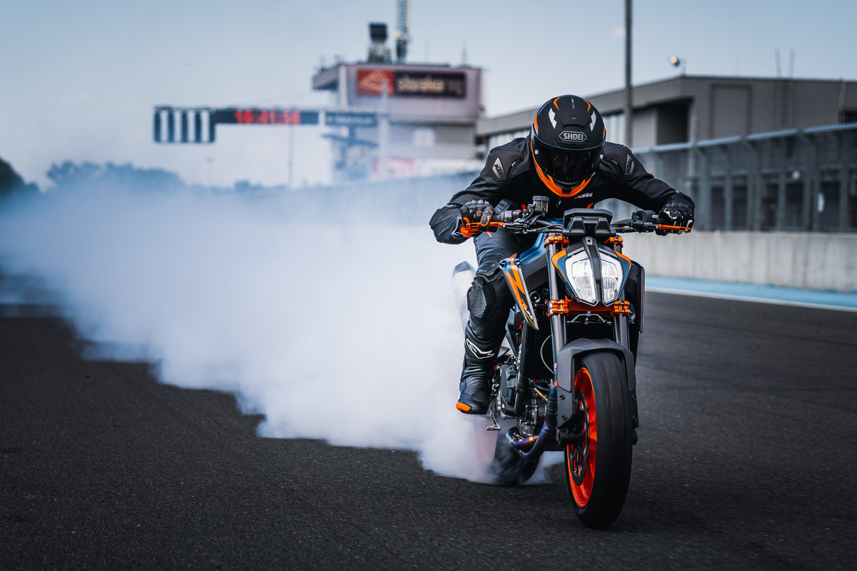 Launch KTM 890 DUKE R