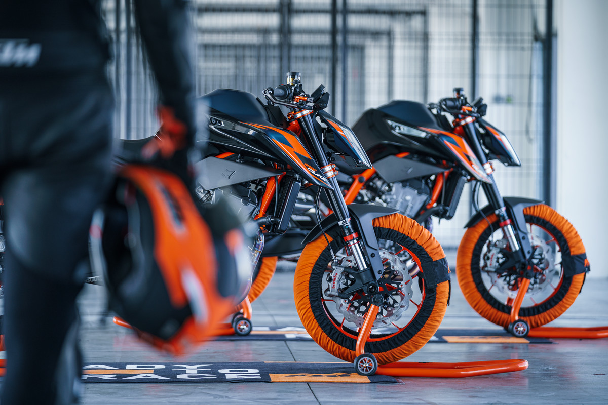 Launch KTM 890 DUKE R