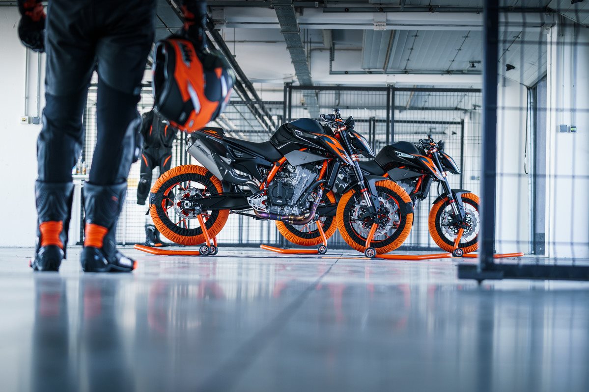 Launch KTM 890 DUKE R