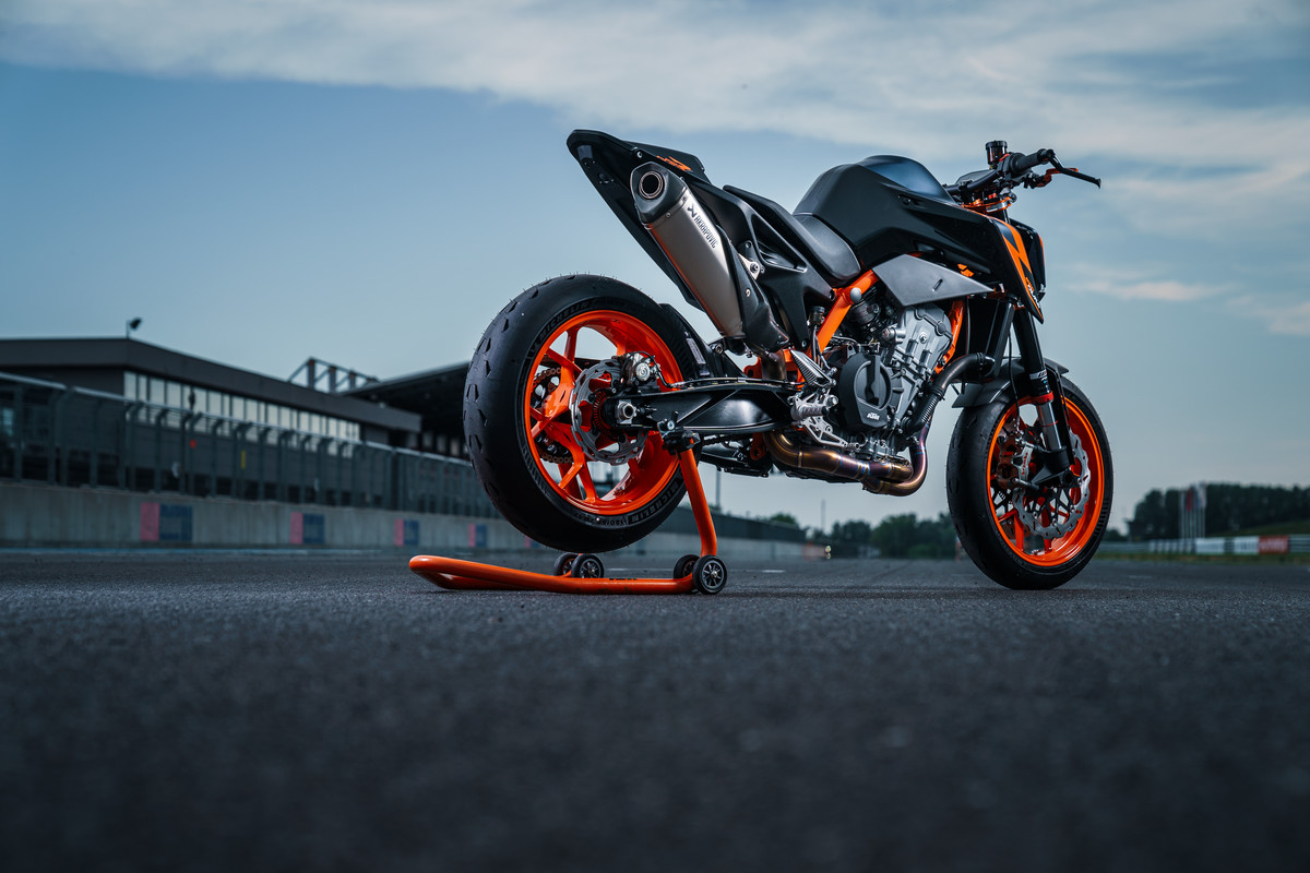 Launch KTM 890 DUKE R