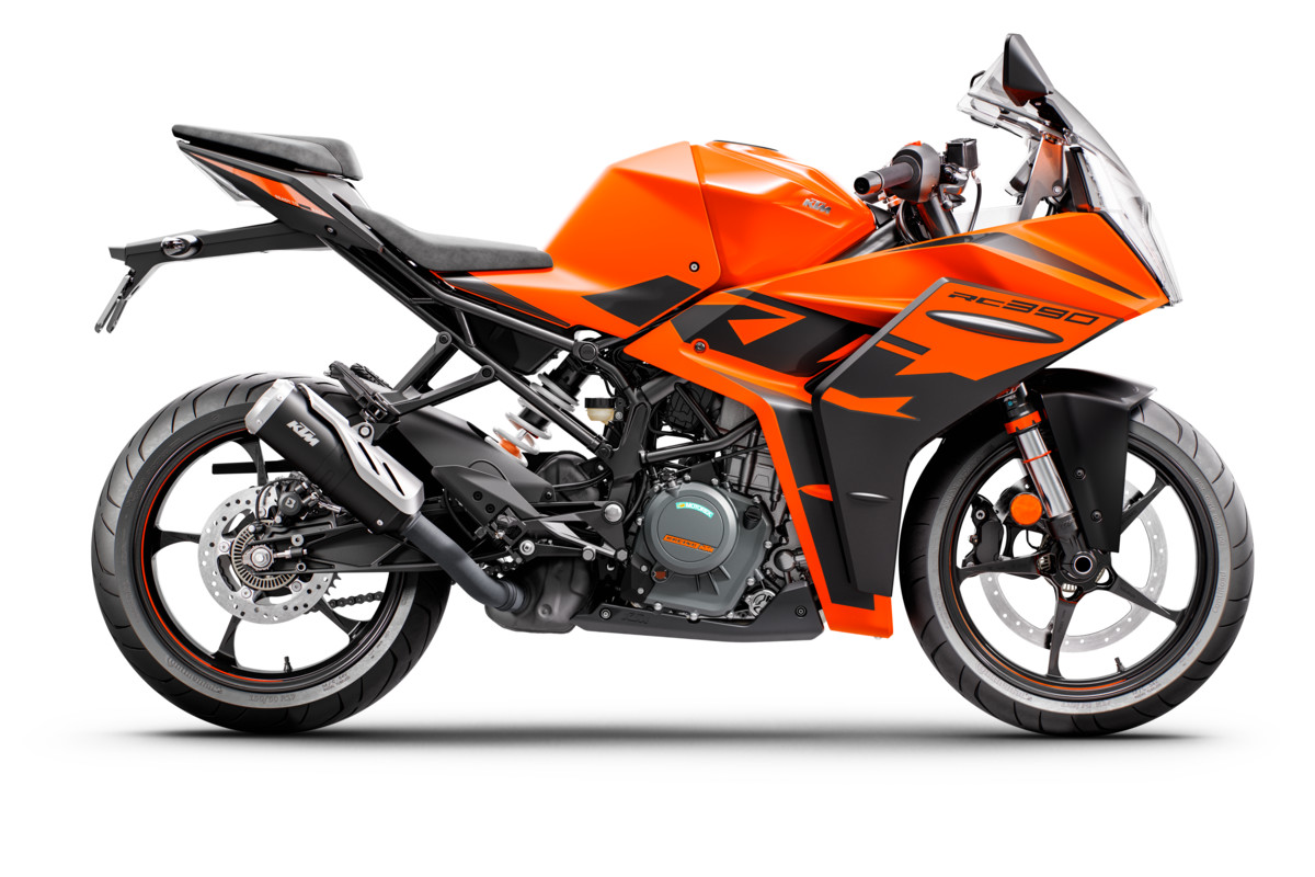 390665_RC 390_ORANGE_MY22_90-Right