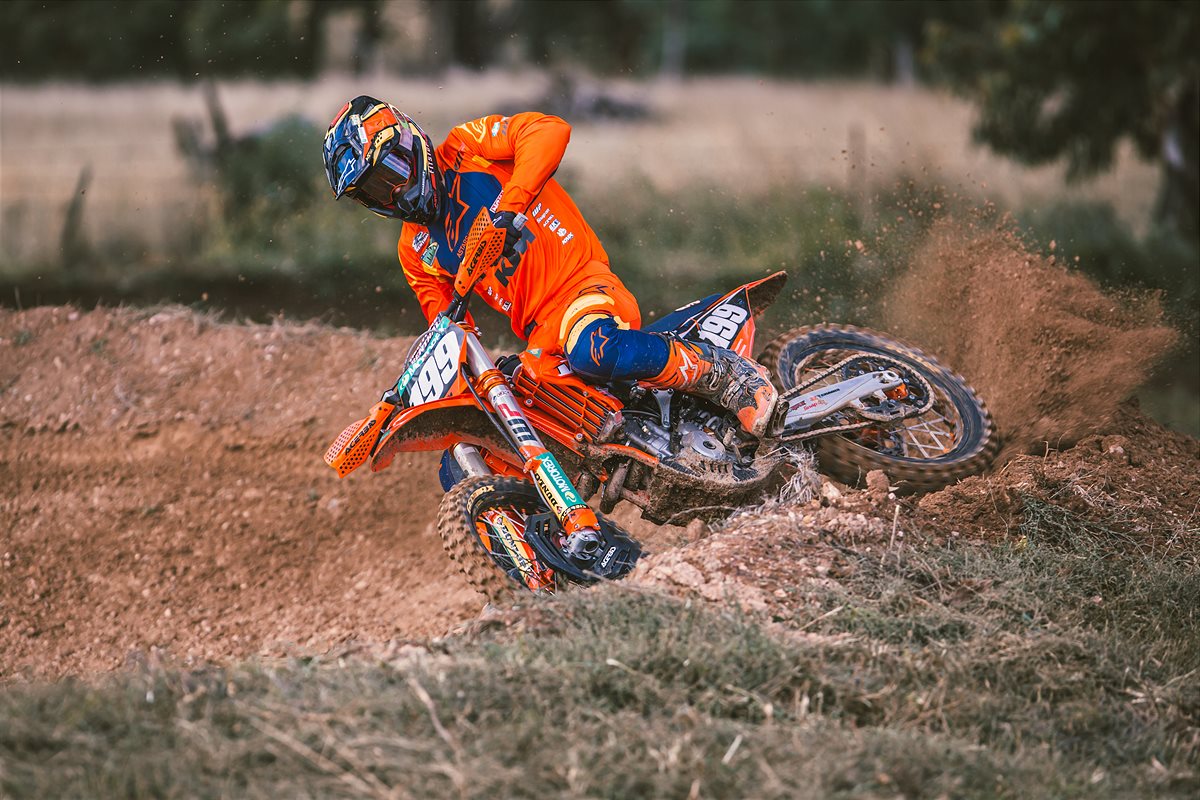 2022-KTM-Racing-Team-photoshoot-11