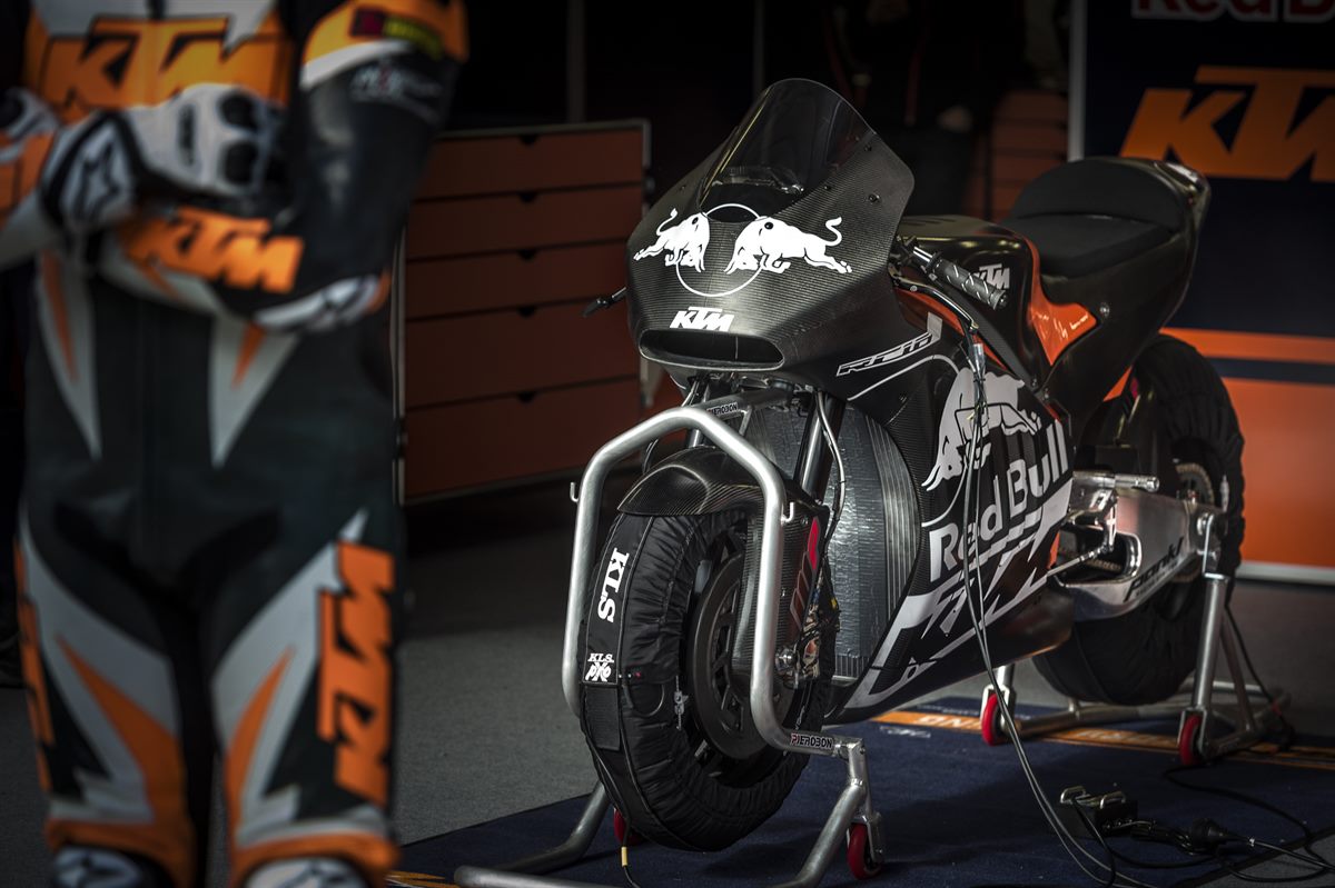 Alex Hofmann KTM RC16 Spielberg 2015