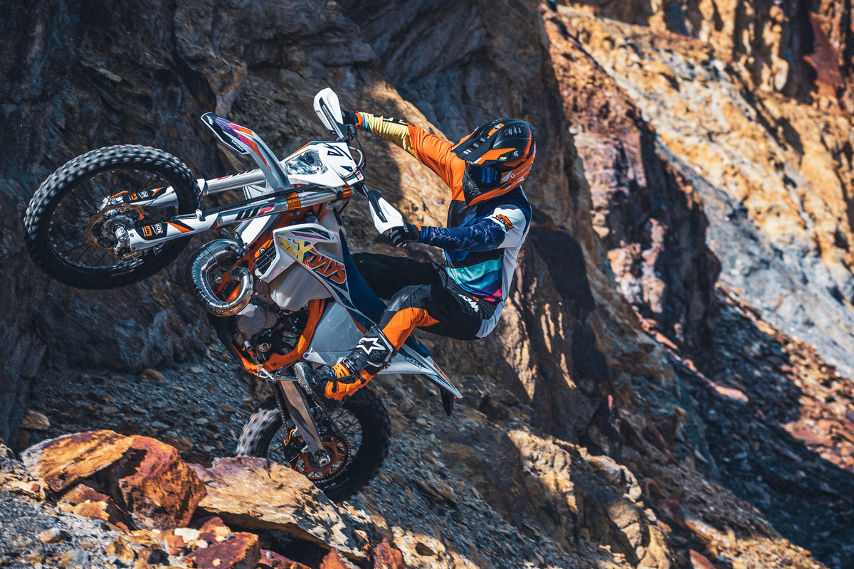 381226_MY22 KTM 250 EXC TPI SIX DAYS - Cat B_CAT B_01 Action Images