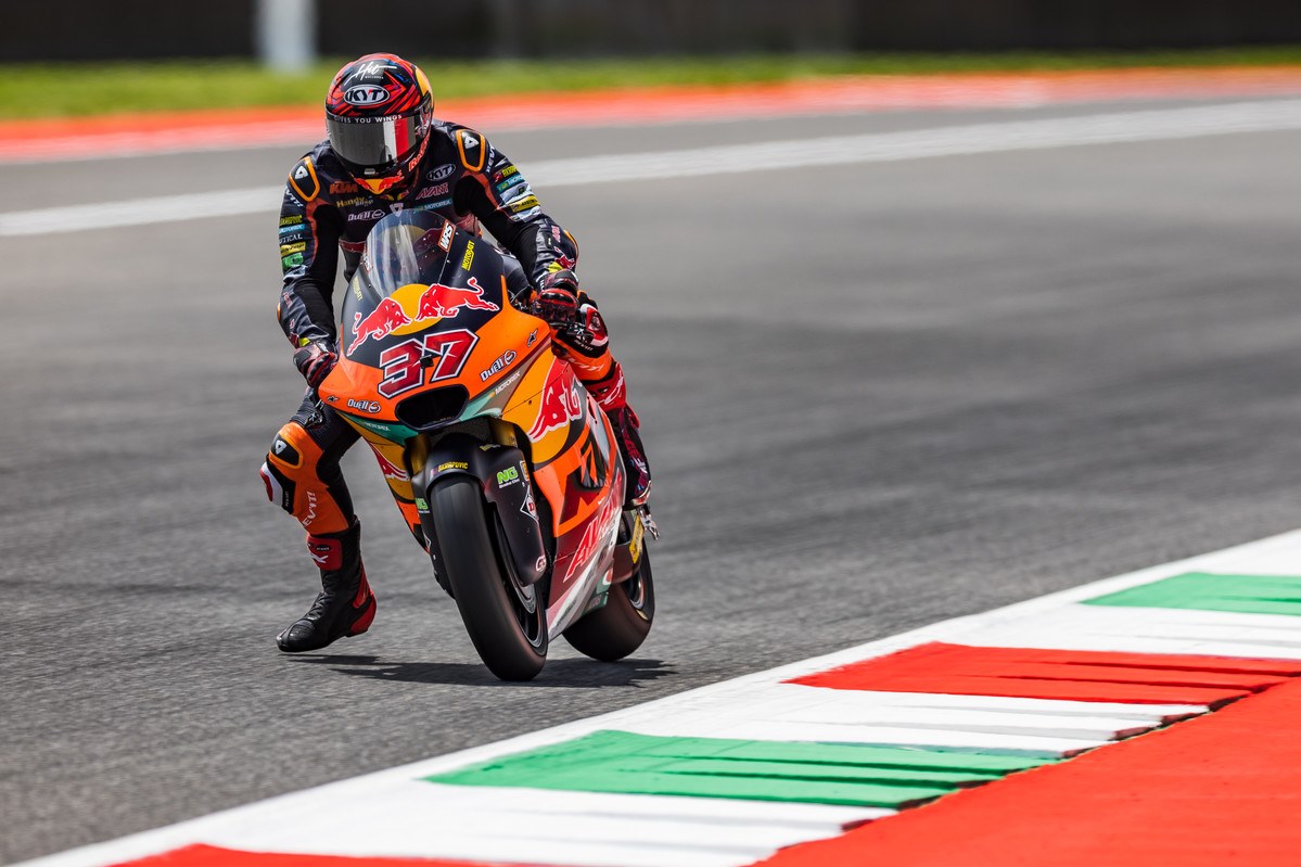 Augusto Fernandez Moto2 2022 Italy race