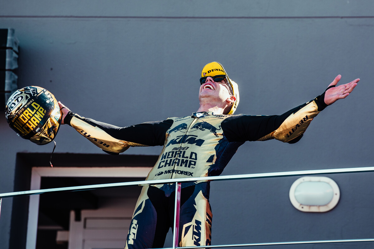 Augusto Fernandez Moto2 2022 Valencia - World Champion!