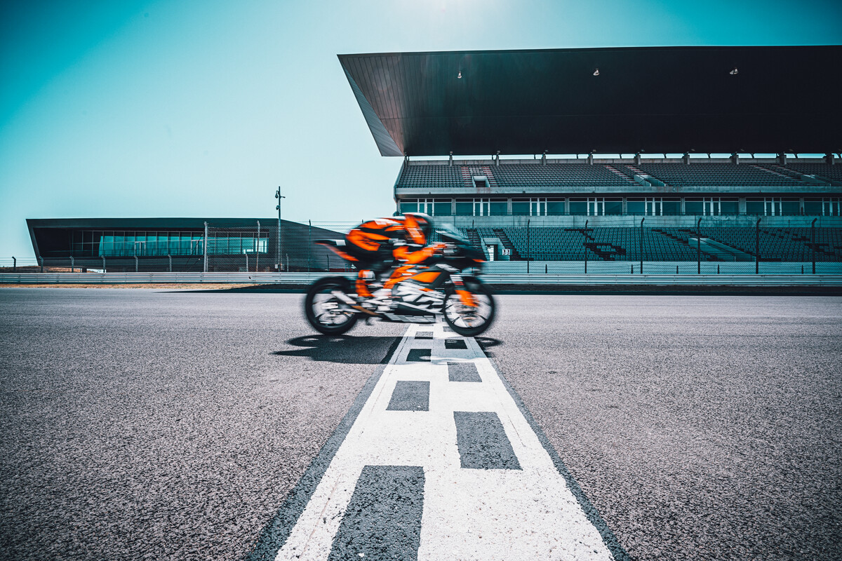 2023 KTM RC 8C 