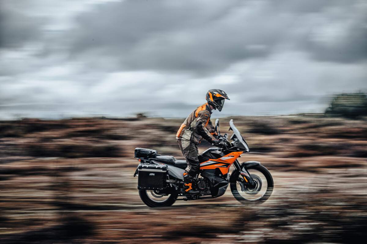 480643_MY23 KTM 890 ADVENTURE - Action - CAT A_MY23