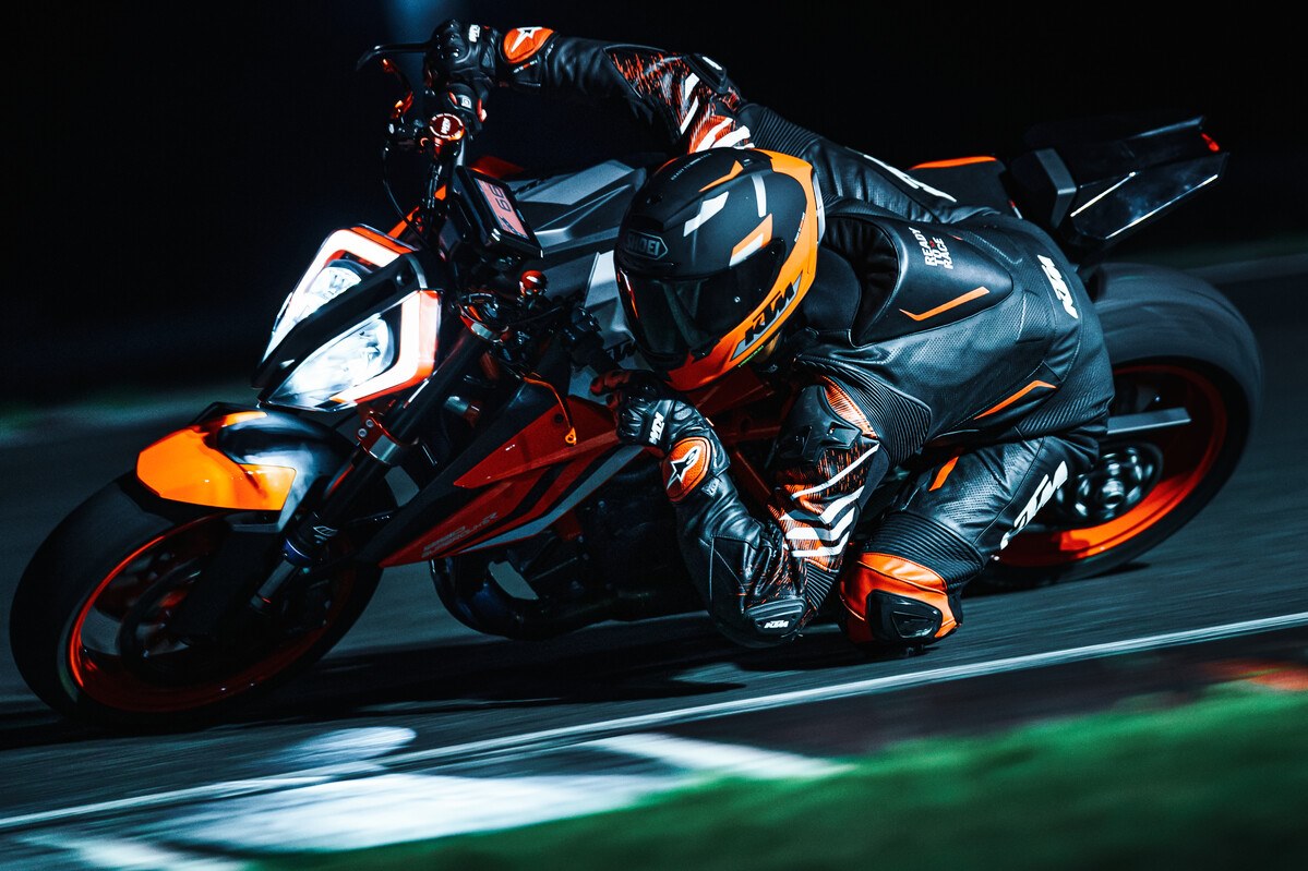 KTM 1290 SUPER DUKE R EVO（オプション装着車）