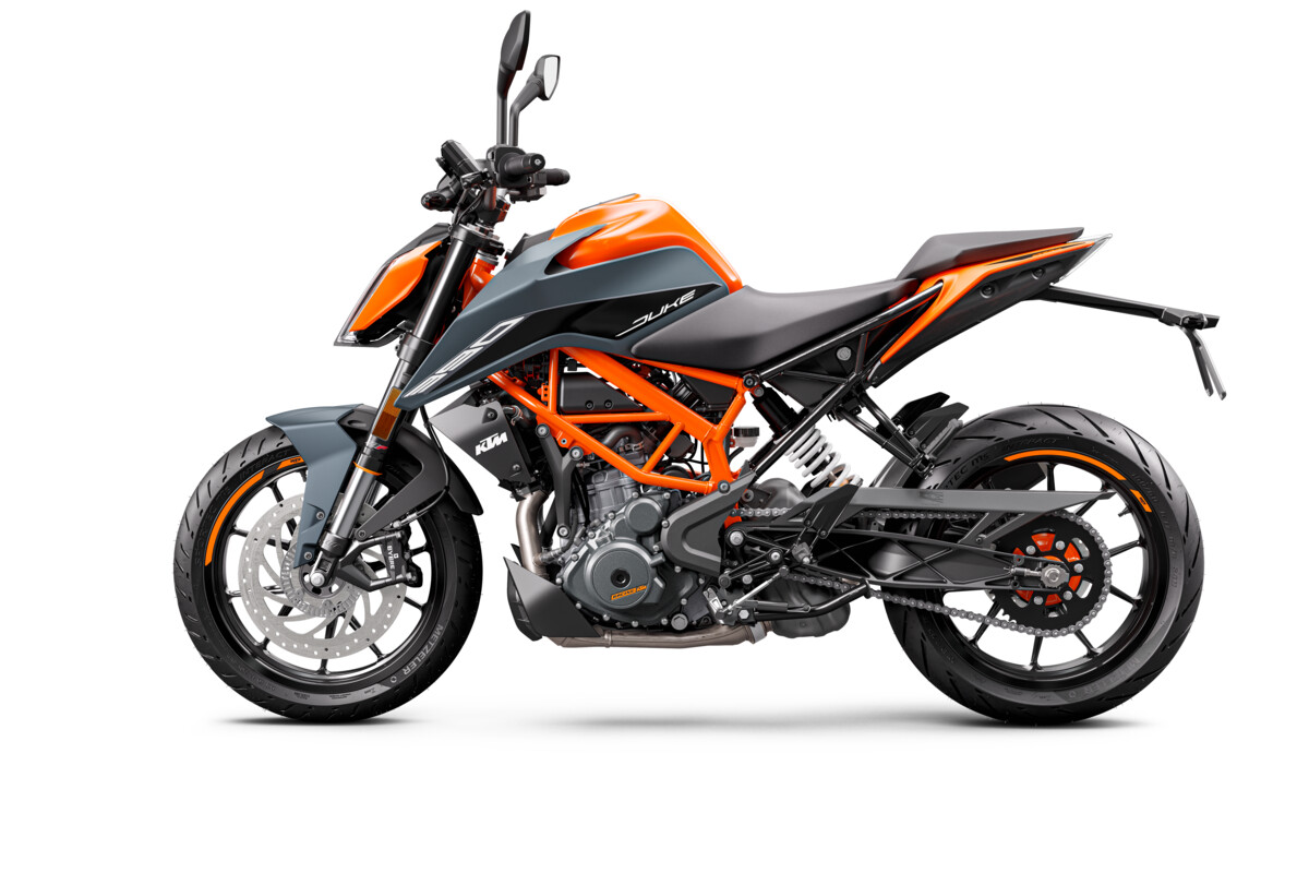 463841_MY23 KTM 390 DUKE_ 90 Degrees left