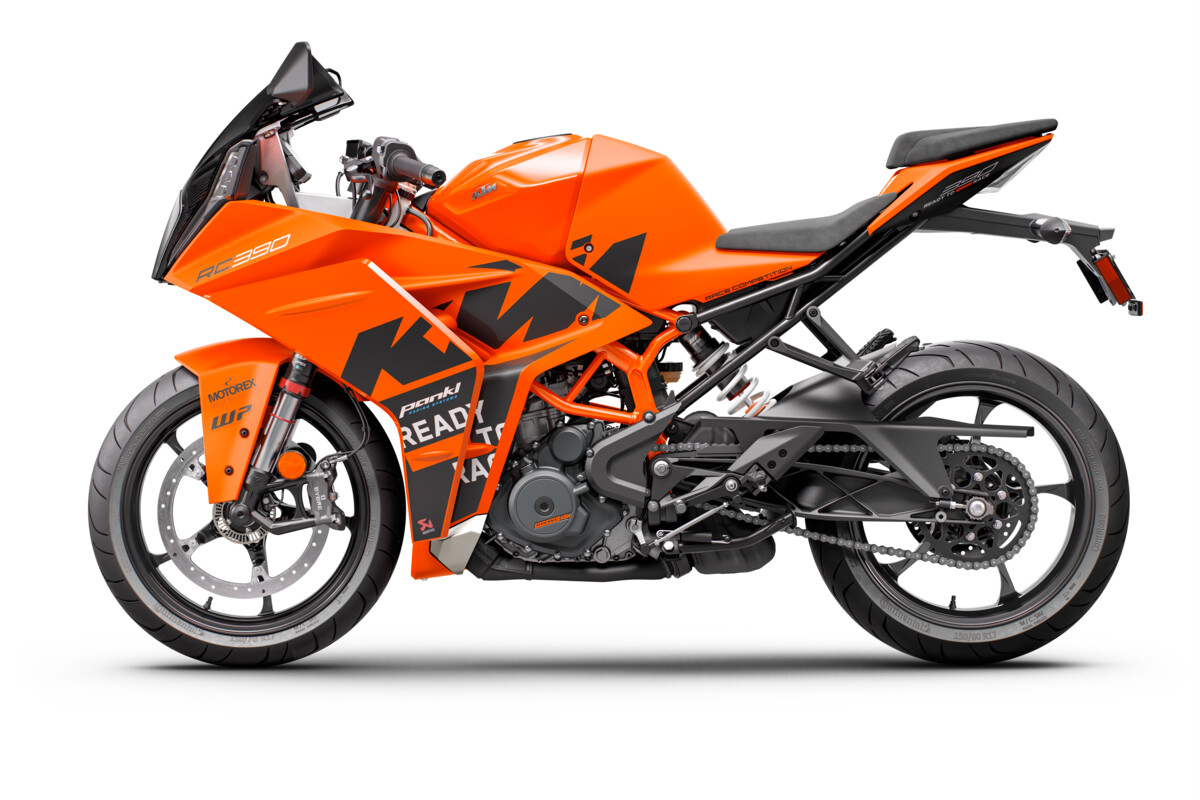 478769_RC390 ORANGE US MY23 90-Left_USA