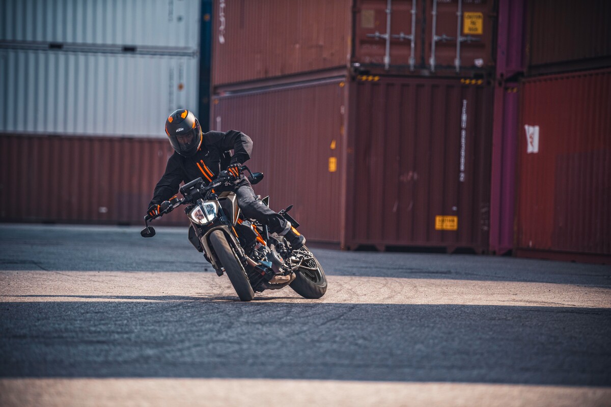 486440_MY23 KTM 390 DUKE_ Global