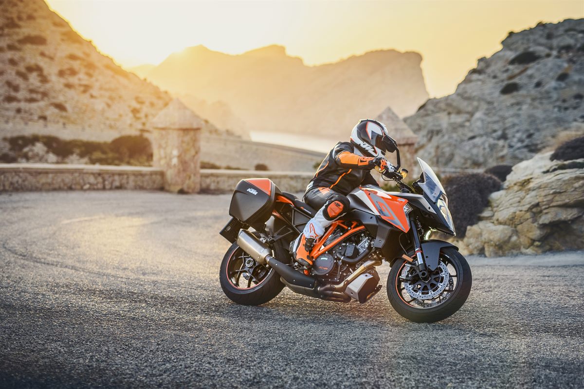 KTM 1290 SUPER DUKE GT_04