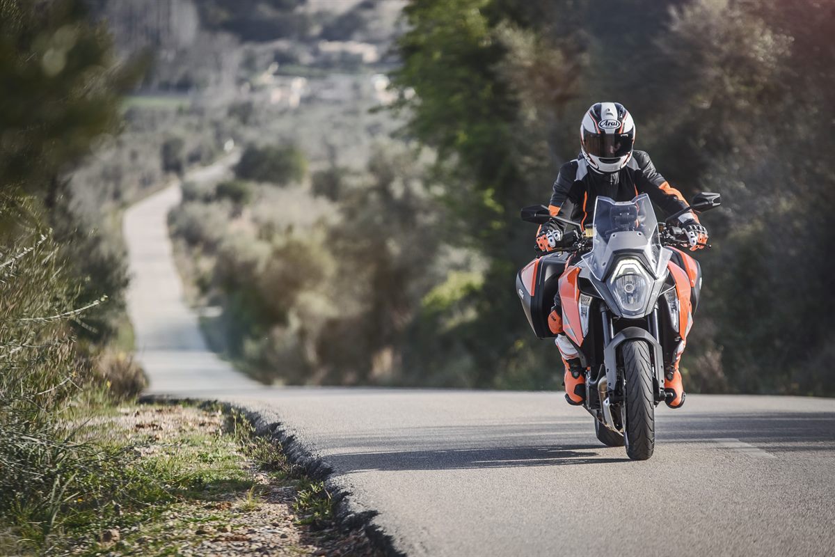 KTM 1290 SUPER DUKE GT_03