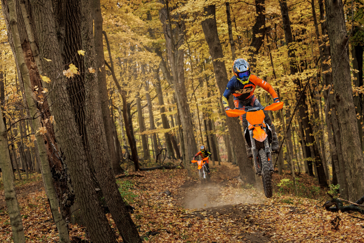 505655_MY24 KTM 450 XC-F_ MY24 KTM 300 XC_Action
