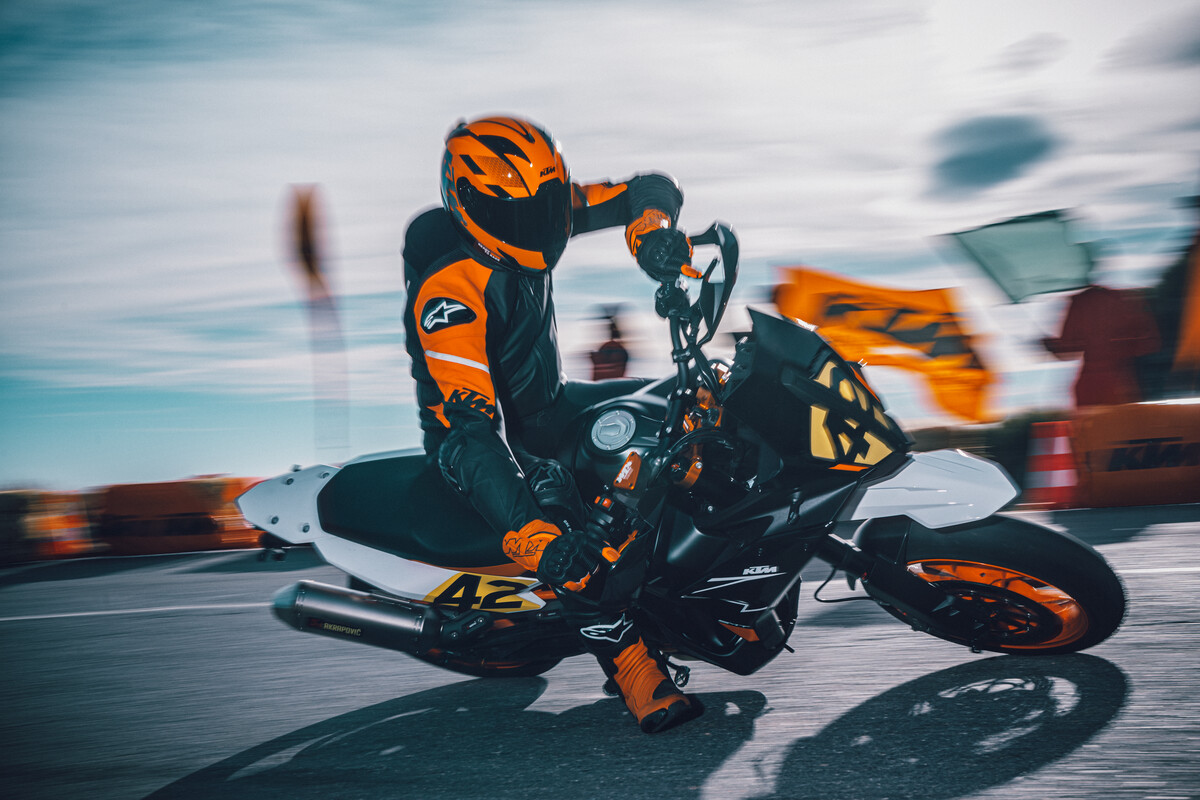 2023 KTM 890 SMT 