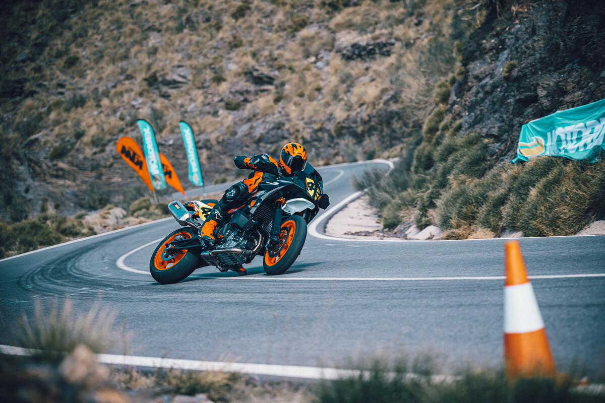2023 KTM 890 SMT 