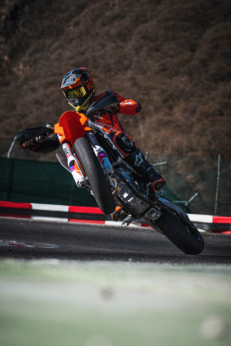 506079_MY24 KTM 450 SMR _US_USA