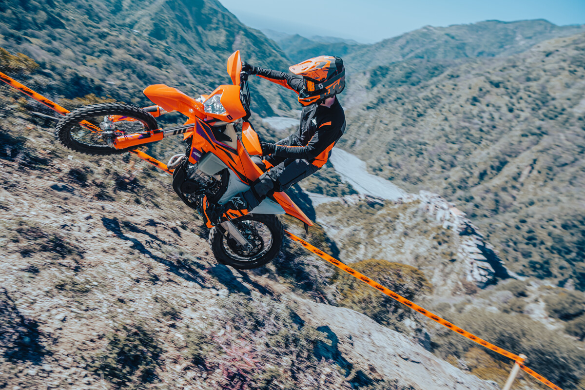 514806_MY24 KTM 450 XCF-W - Action - Cat B_USA
