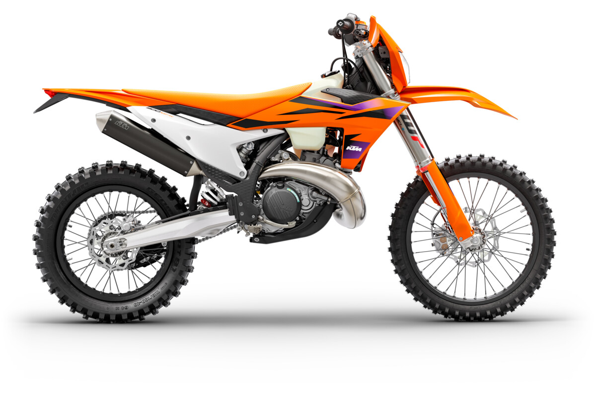 521312_MY24_KTM-300-XC-W_US_90-Right_USA