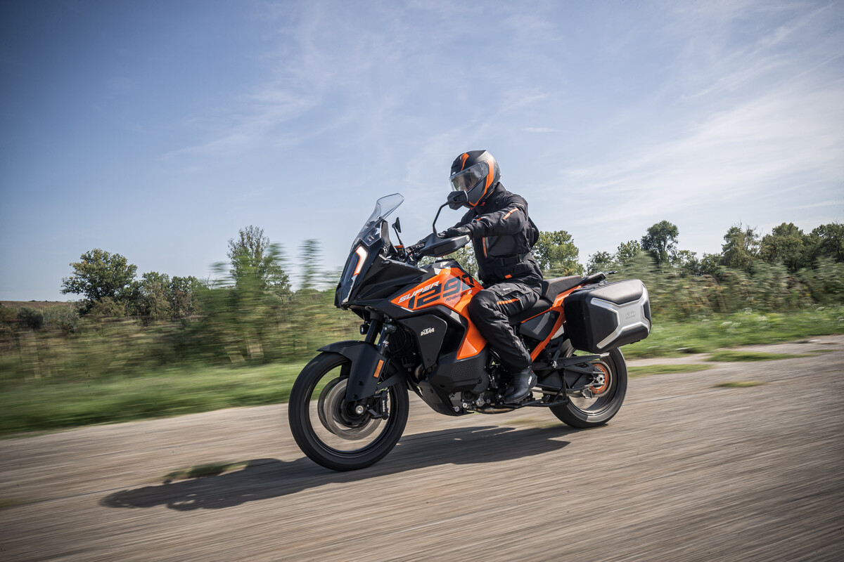 483686_MY23 KTM 1290 SUPER ADVENTURE S - Action - CAT A_EU_ Global
