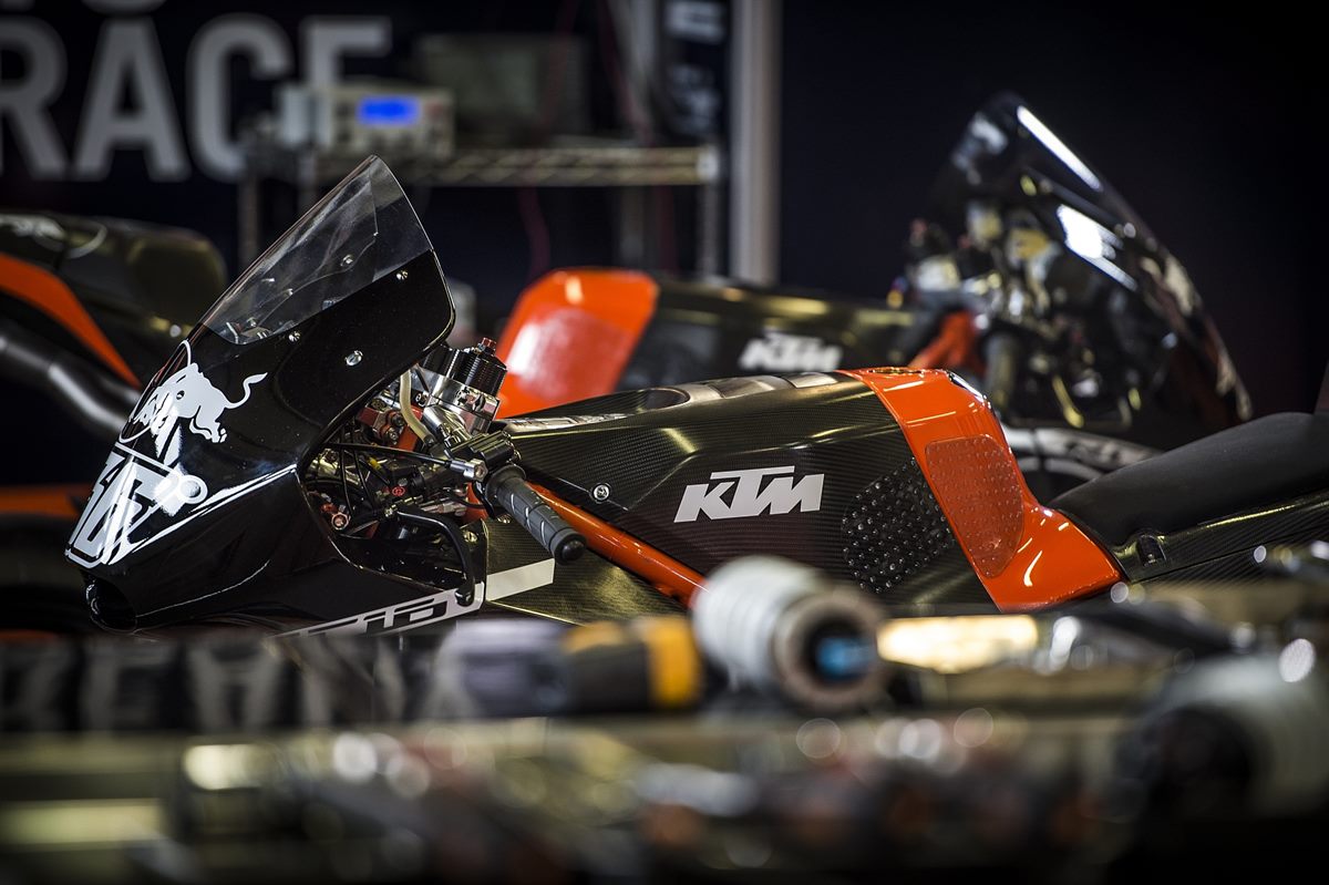 KTM RC16 Box Brno 2016