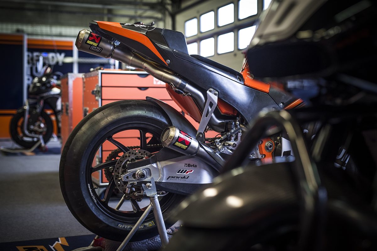 KTM RC16 Box Brno 2016