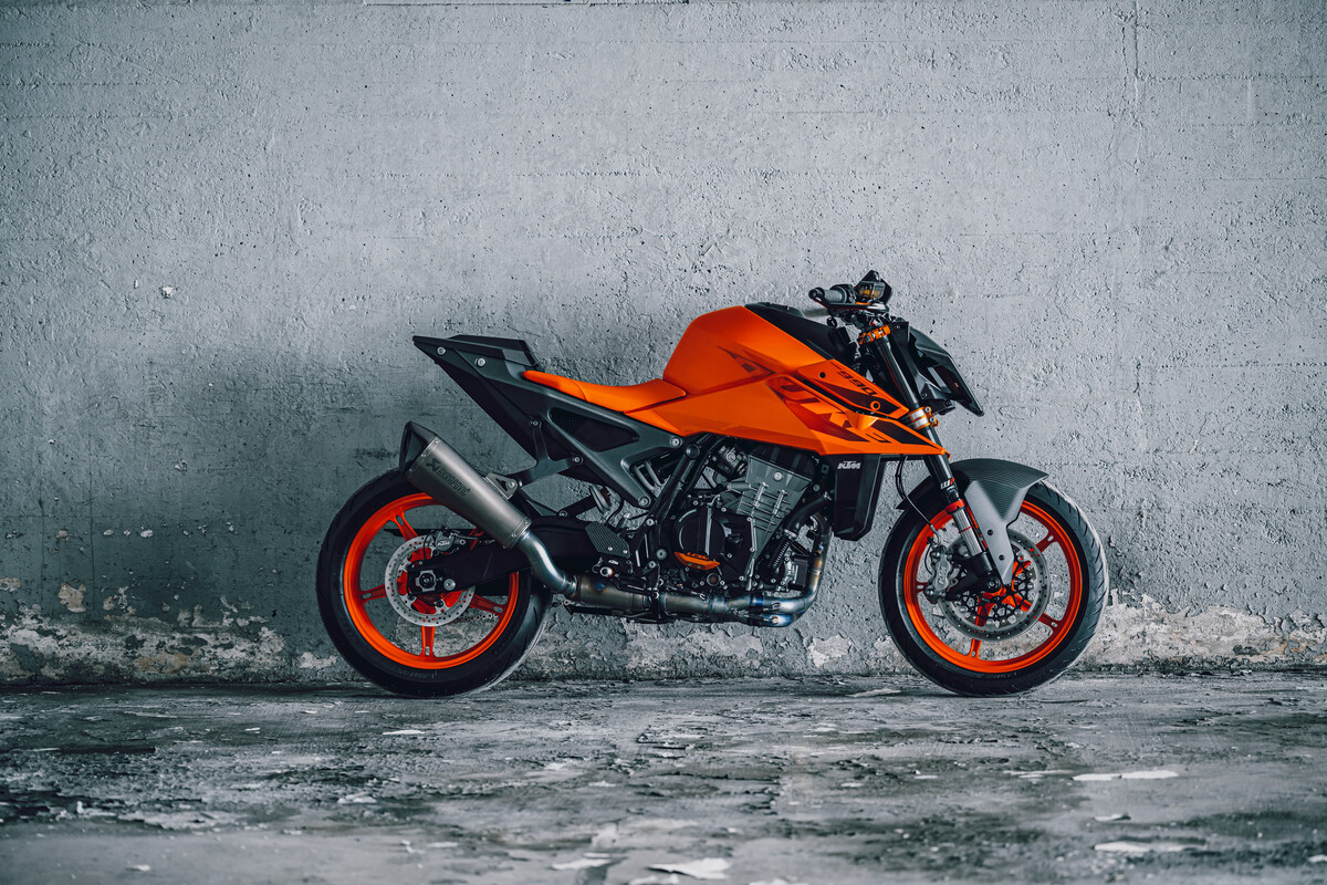 MY24 KTM 990 DUKE