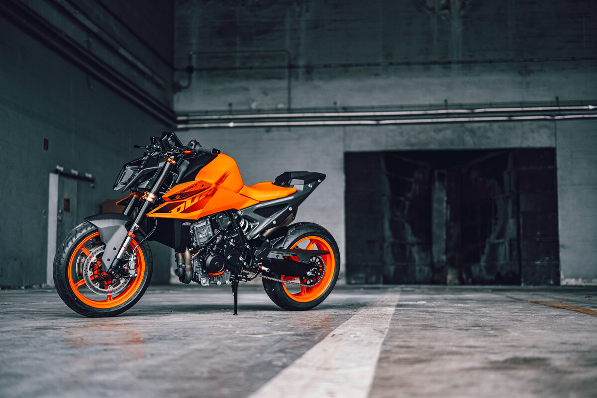 MY24 KTM 990 DUKE