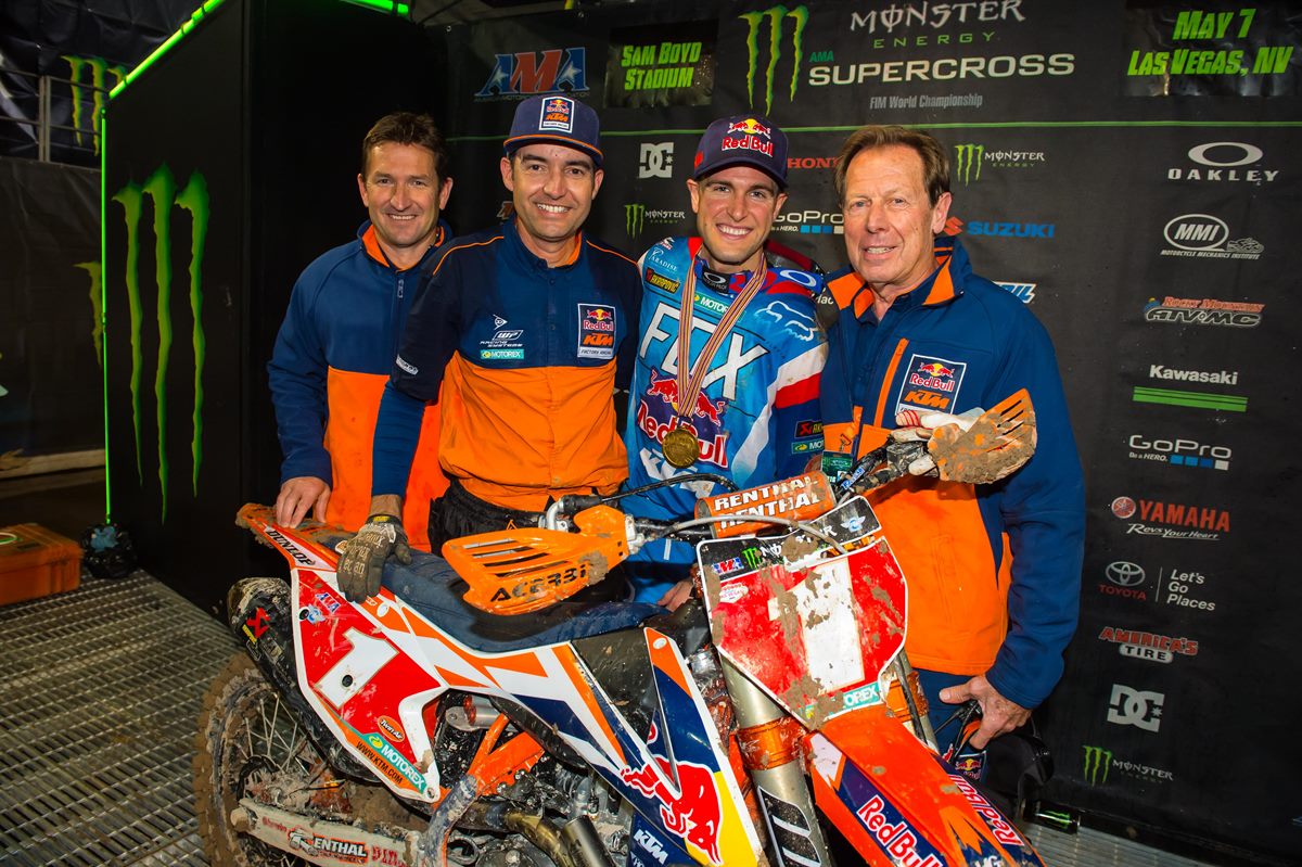Ian Harrison, Carlos Rivera, Ryan Dungey & Roger De Coster KTM 450 SX-F Las Vegas 2016