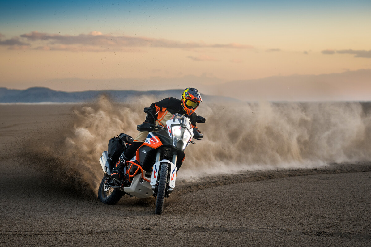 2024 KTM 1290 SUPER ADVENTURE Range