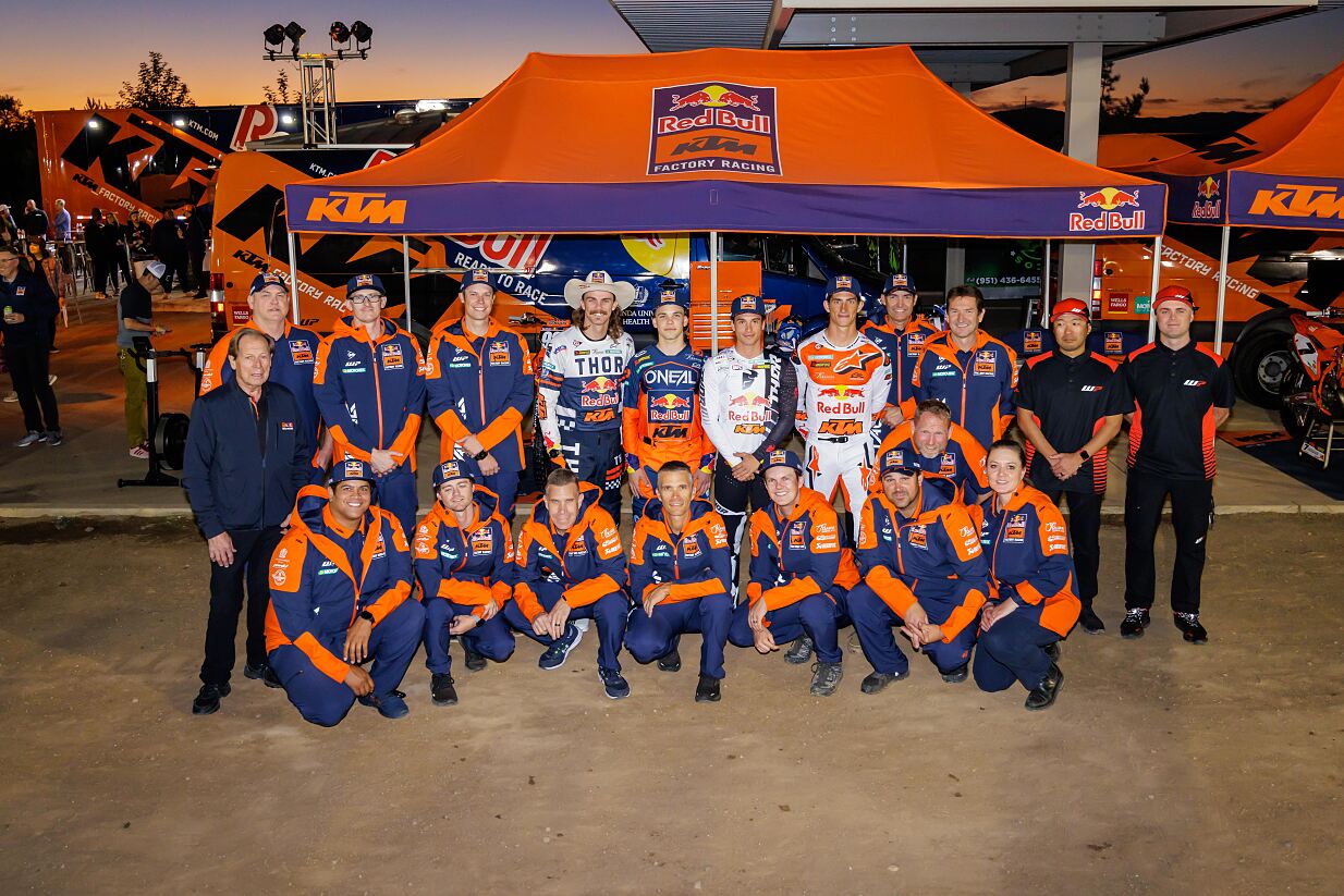 RED BULL KTM FACTORY RACING 2024 02