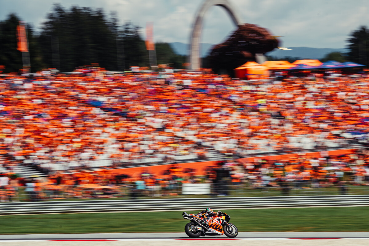  KTM FAN TRIBUNE 