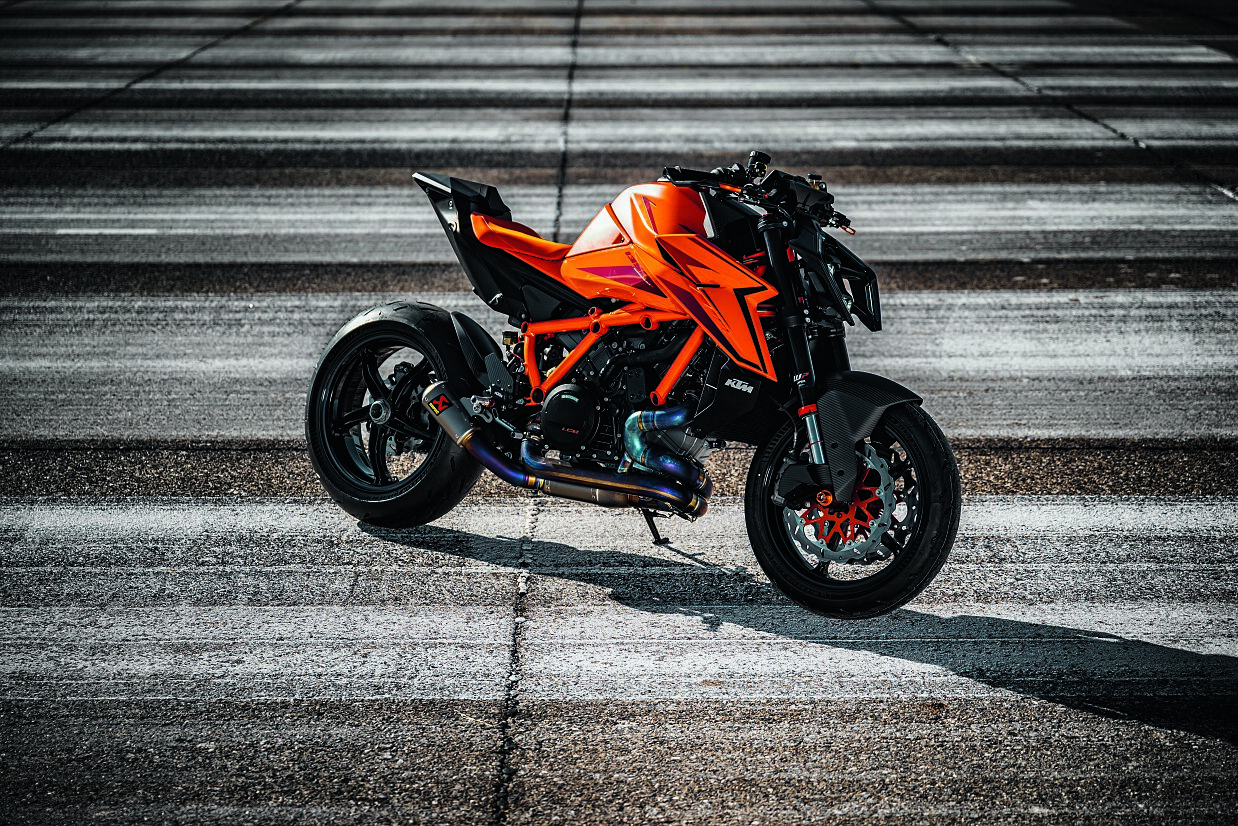 MY24 KTM 1390 SUPER DUKE R_ORANGE