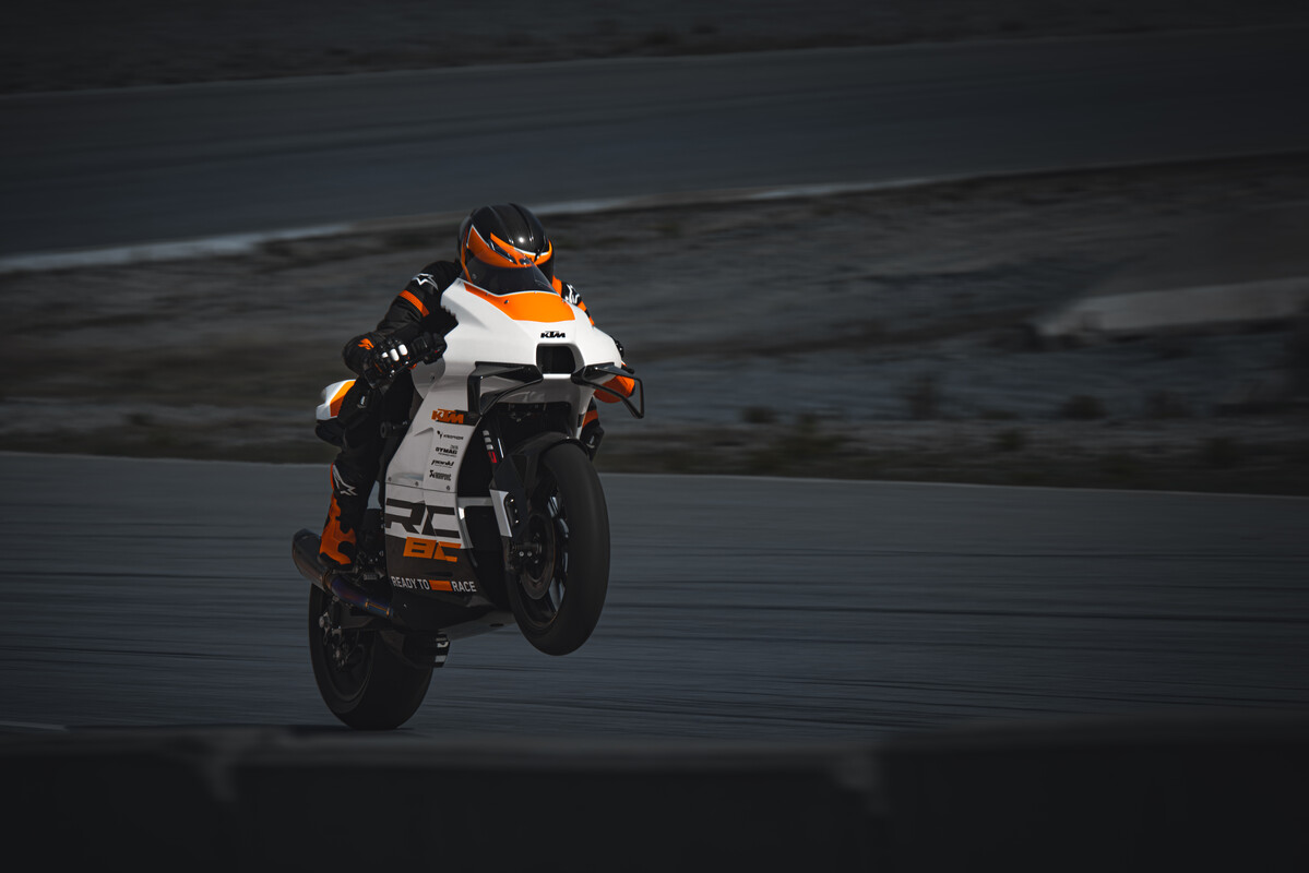 572492_RC8C-Action_Action_ACTION