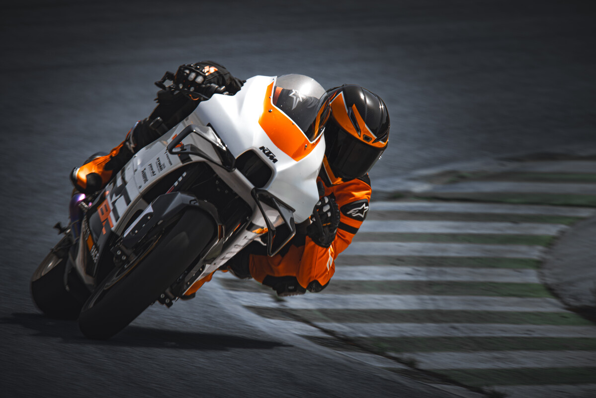 572496_RC8C-Action_Action_ACTION
