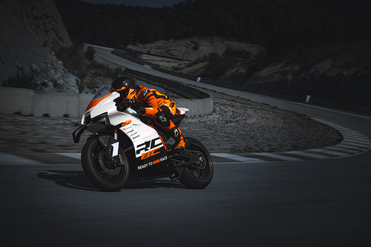 572500_RC8C-Action_Action_ACTION
