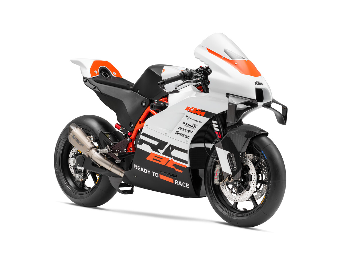 577943_MY24 KTM RC 8C_STUDIO  _Studio_STUDIO