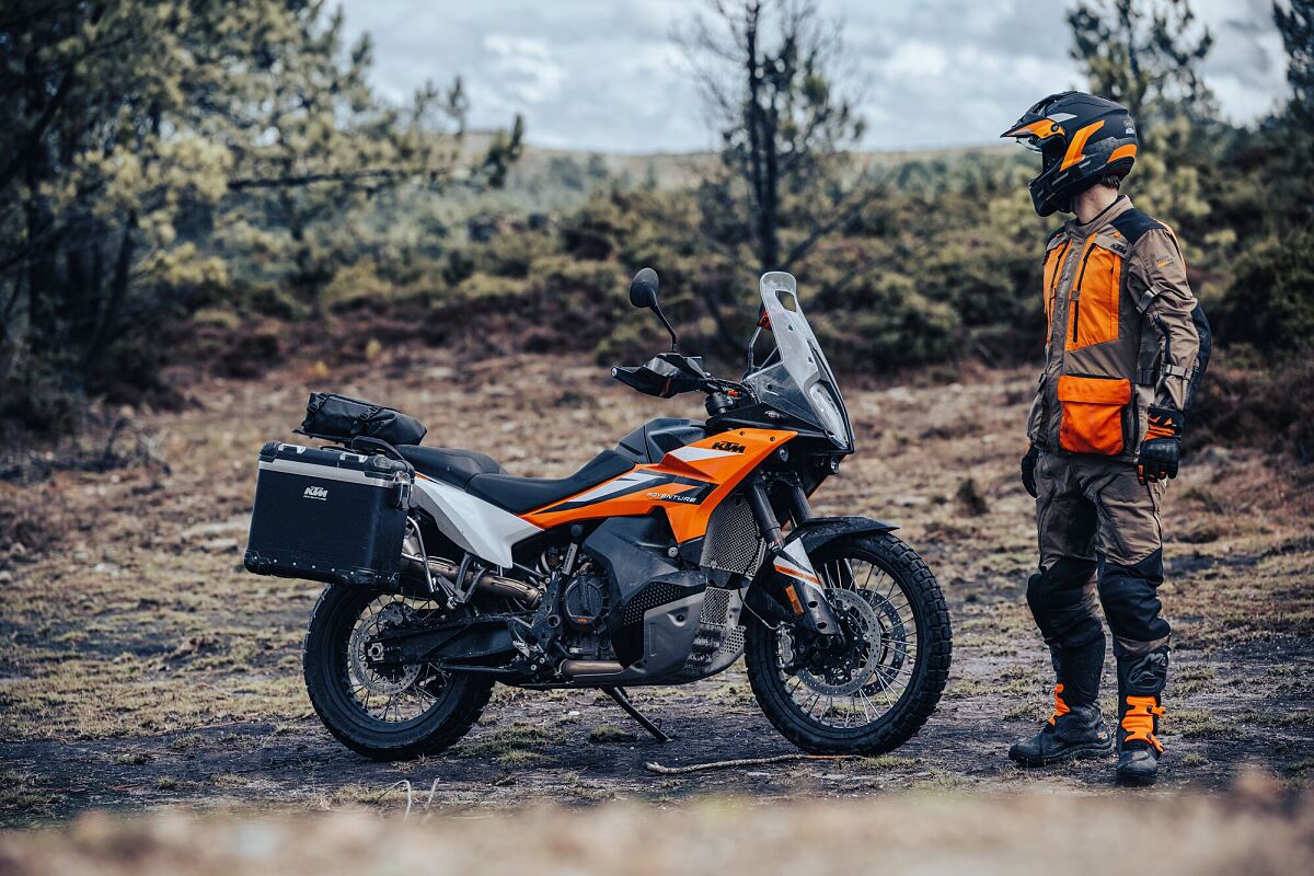 480702_MY23 KTM 890 ADVENTURE - Static - CAT B_EU_ Global