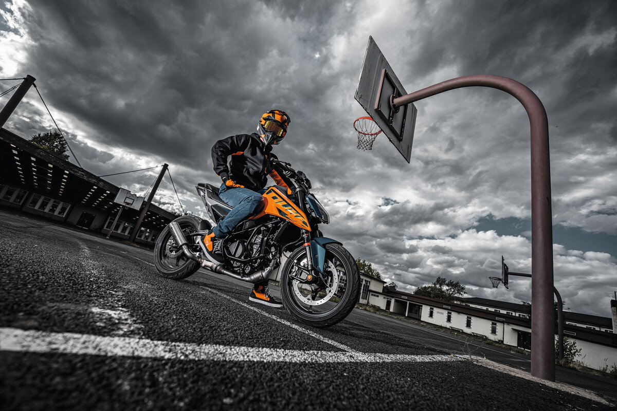 541618_MY24 KTM 125 DUKE_Static_Cat A_02_STATIC_Static_02_STATIC