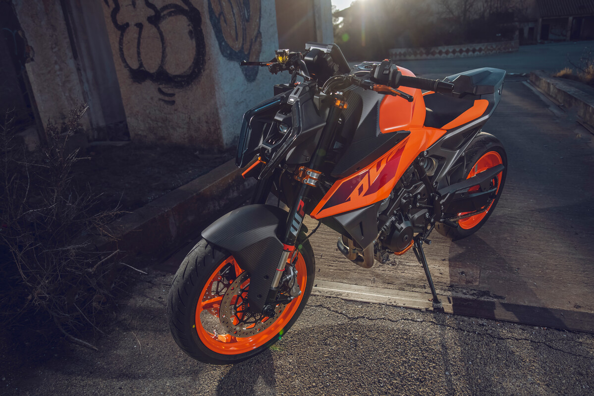 574291_MY24 KTM 990 DUKE - Static _01_STATIC IMAGES