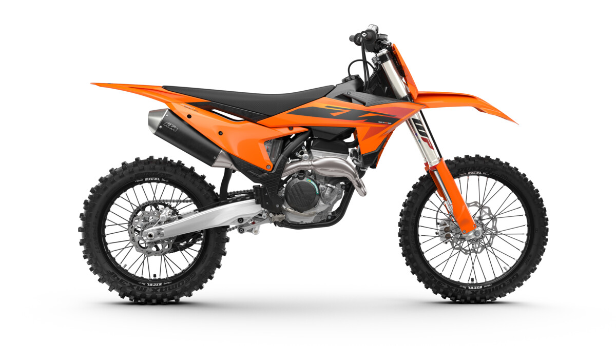 579792_MY25-KTM-250 SX-F-90-right_Studio_03_STUDIO