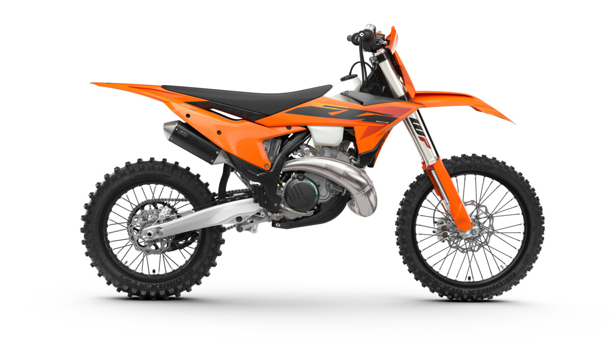 586560_MY25-KTM-250-XC-90-right_STUDIO_02_STUDIO