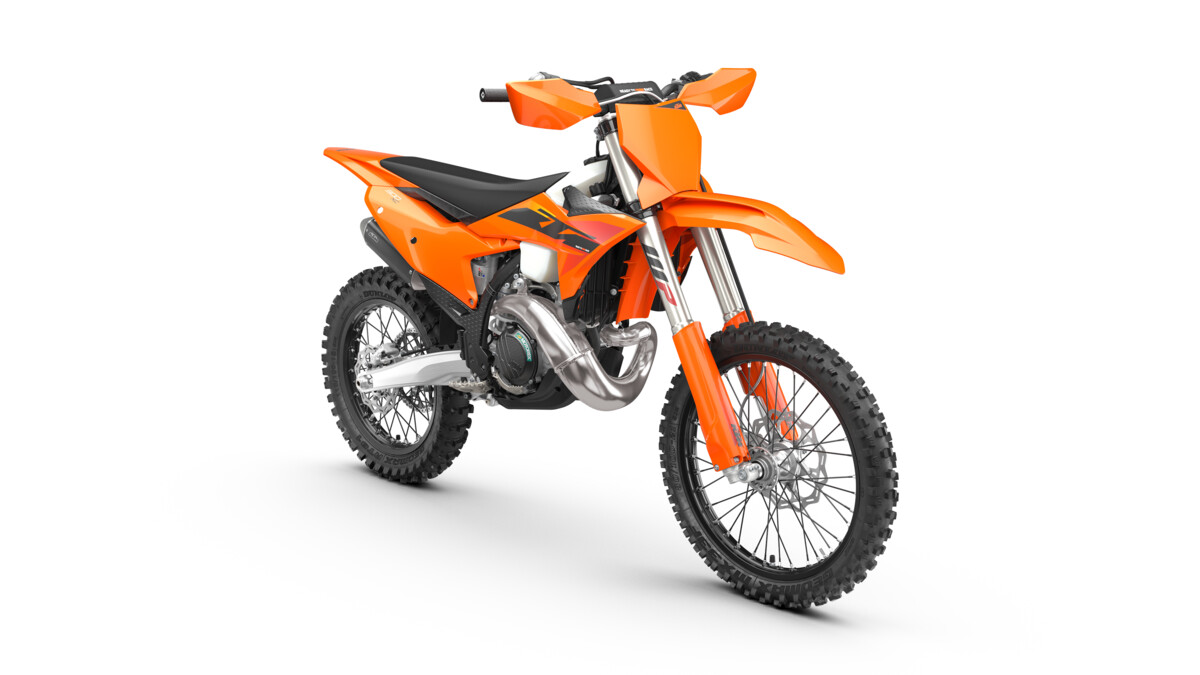 586568_MY25-KTM-300-XC-45-right_STUDIO_02_STUDIO