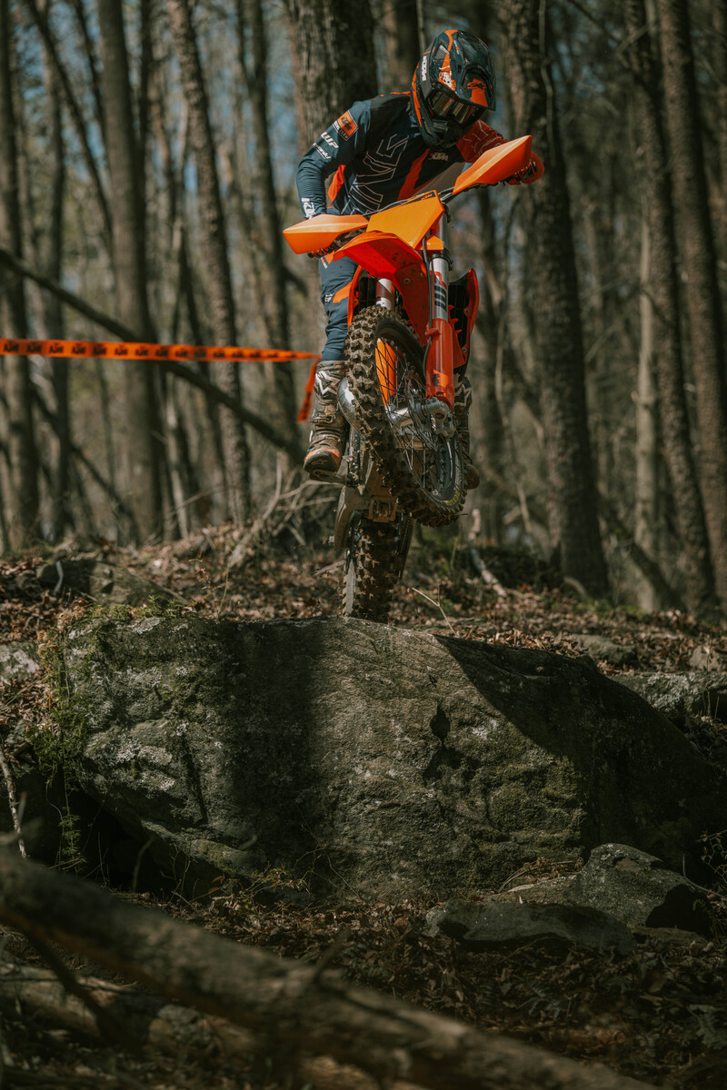 588975_MY25 KTM XC_ACTION_01_ACTION