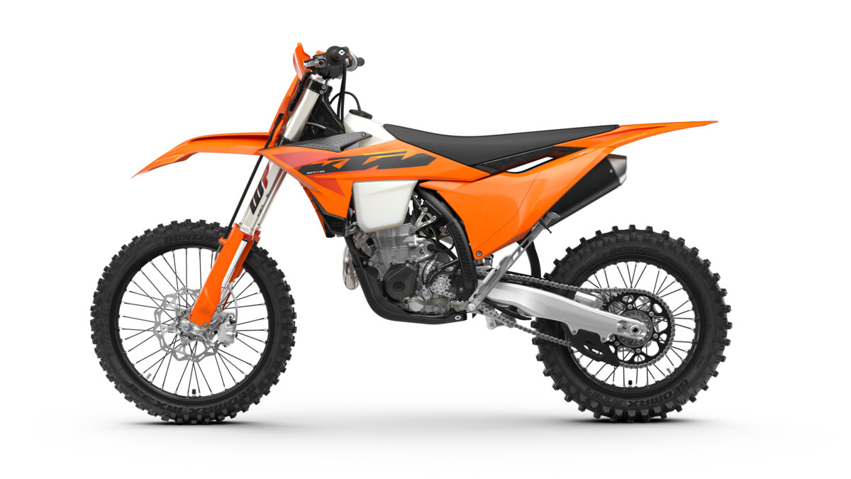 586576_MY25-KTM-450-XC-F-90-left_STUDIO_02_STUDIO