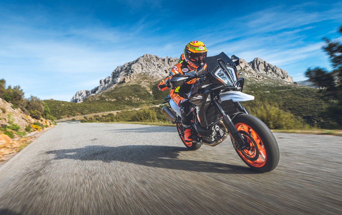 514183_KTM 890 SMT - ACTION IMAGES_KTM 890 SMT PRE - SHOOTING ACTION IMAGES