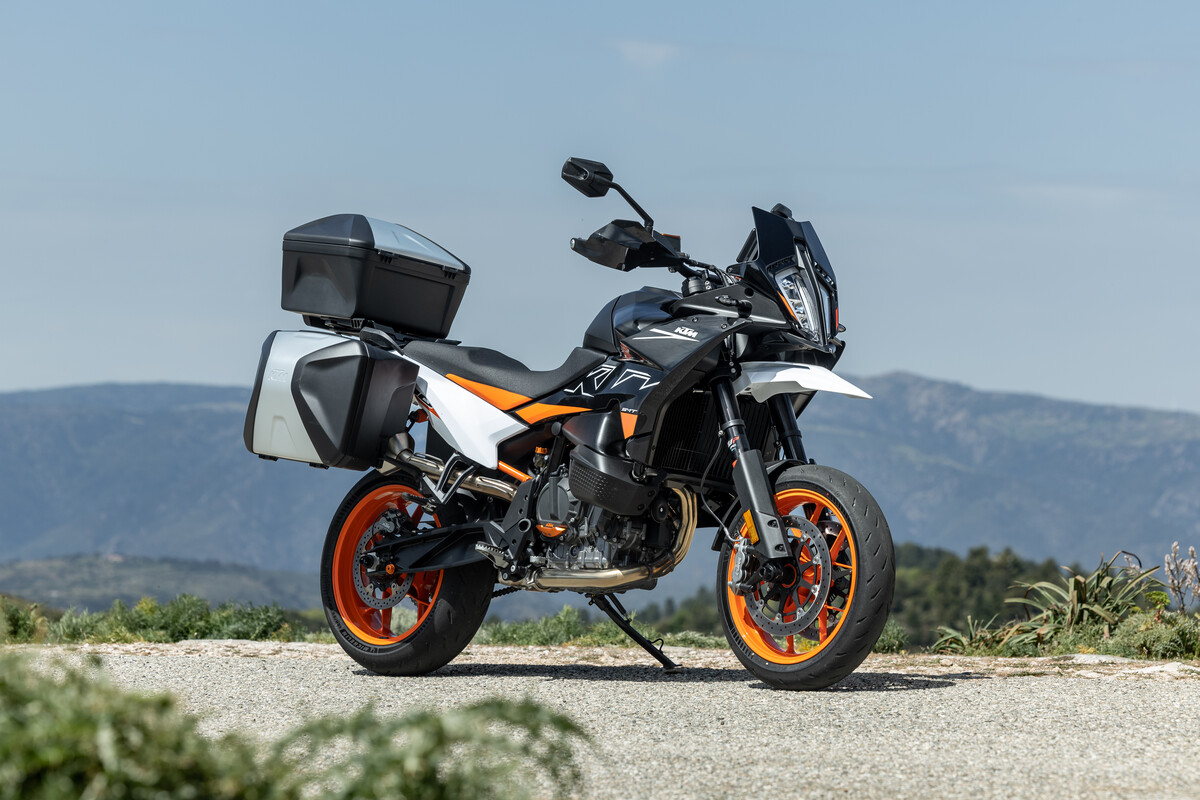 514931_KTM 890 SMT - STATIC IMAGES_KTM 890 SMT PRE - SHOOTING STATIC