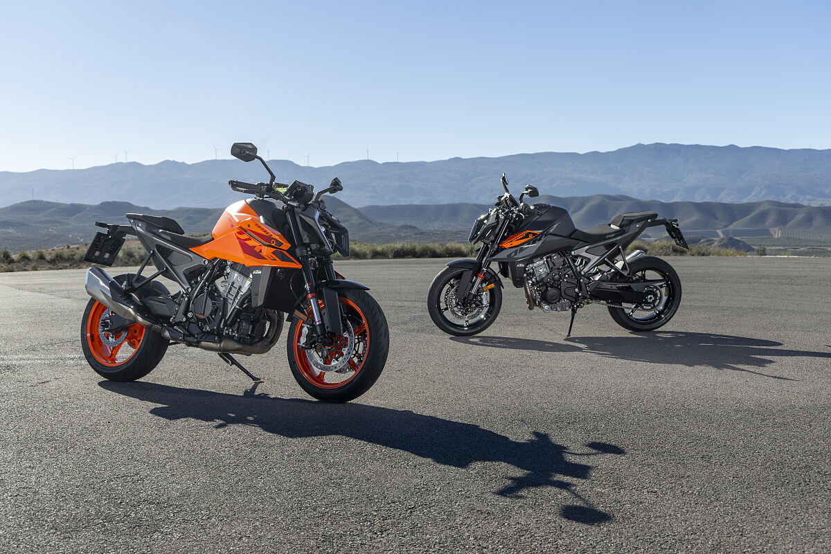 575020_MY24 KTM 990 DUKE - Static_01_STATIC IMAGES (1)